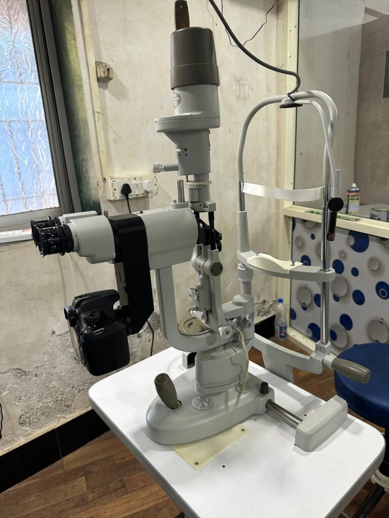 Pre-owned motorized Slit Lamp with zoom